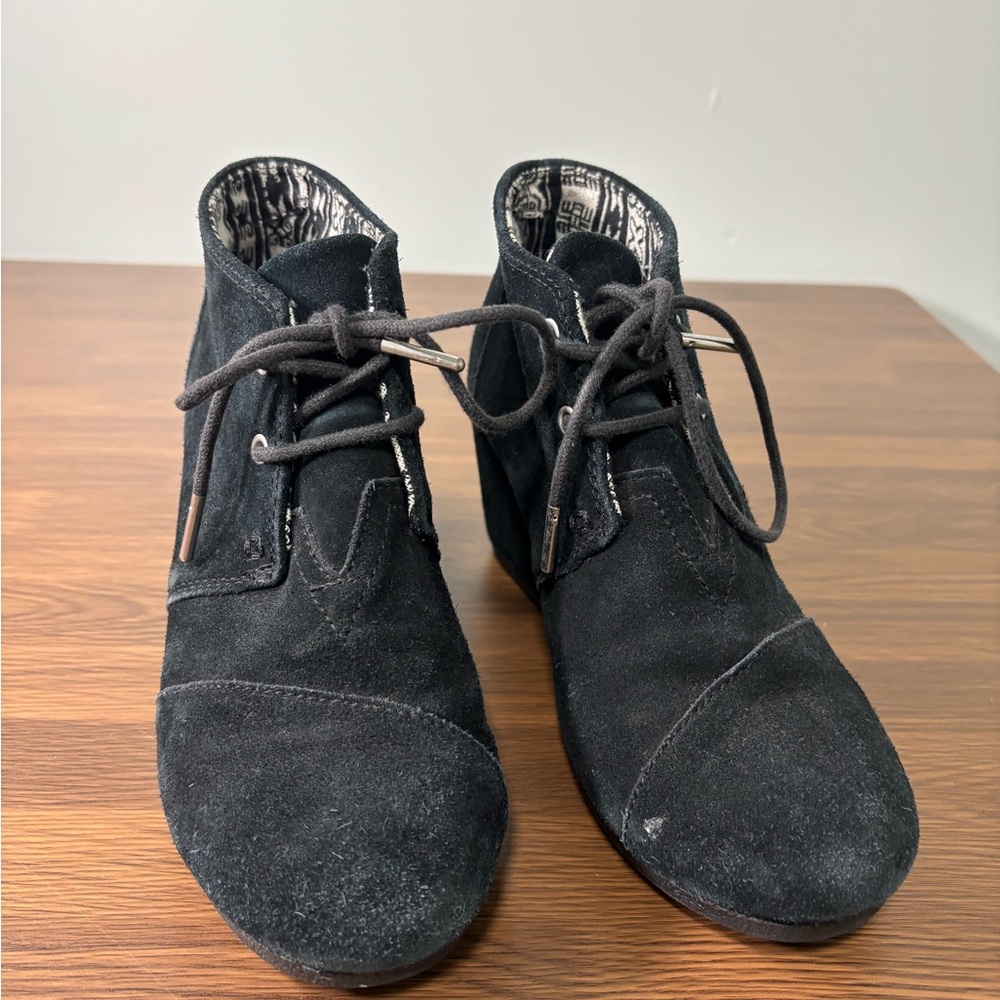Toms Black Suede Desert Wedge Booties Size 7